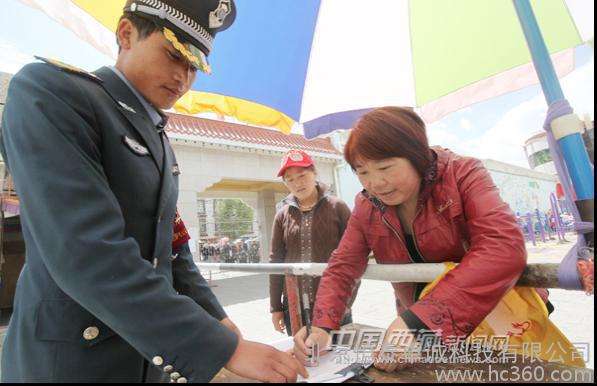 在小區(qū)出入時(shí)，悅訪(fǎng)客，訪(fǎng)客機(jī)登記訪(fǎng)客信息跟手工登記哪個(gè)好?